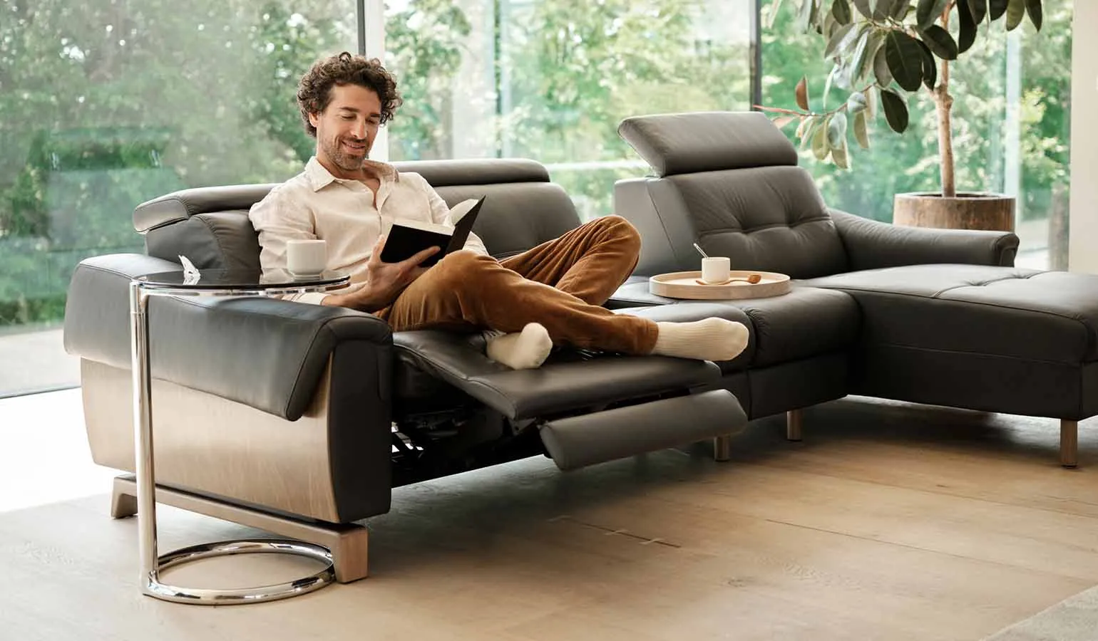 Stressless® sofas come as fixed and recliner models, and with the Stressless® Power sofas you can easily adjust the seating position using the control panel for perfect relaxation. There are a range of different designs including modular units for creating corner groups, making it easy to configure your perfect sofa.
